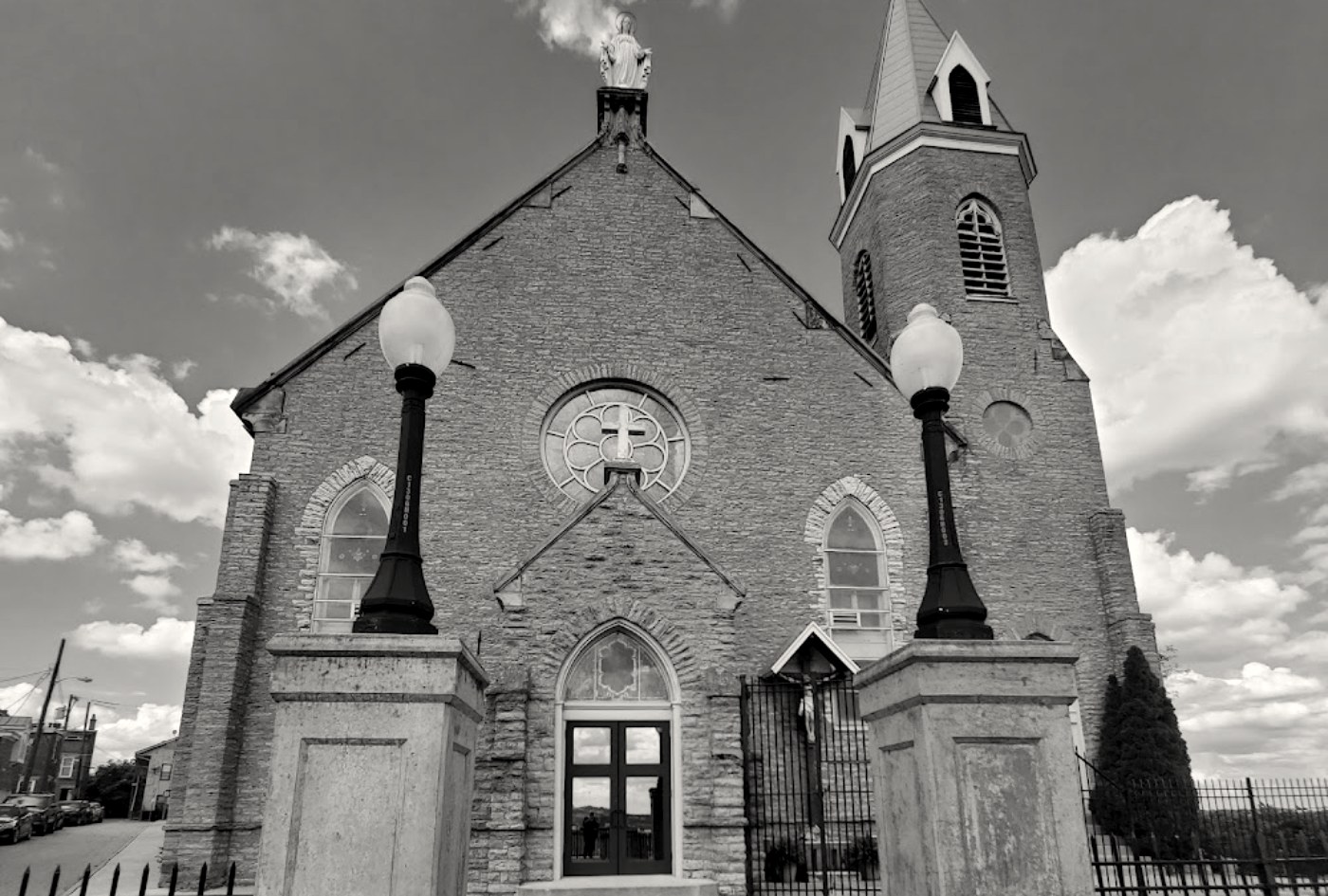 {{ churchPhotoAlt }}