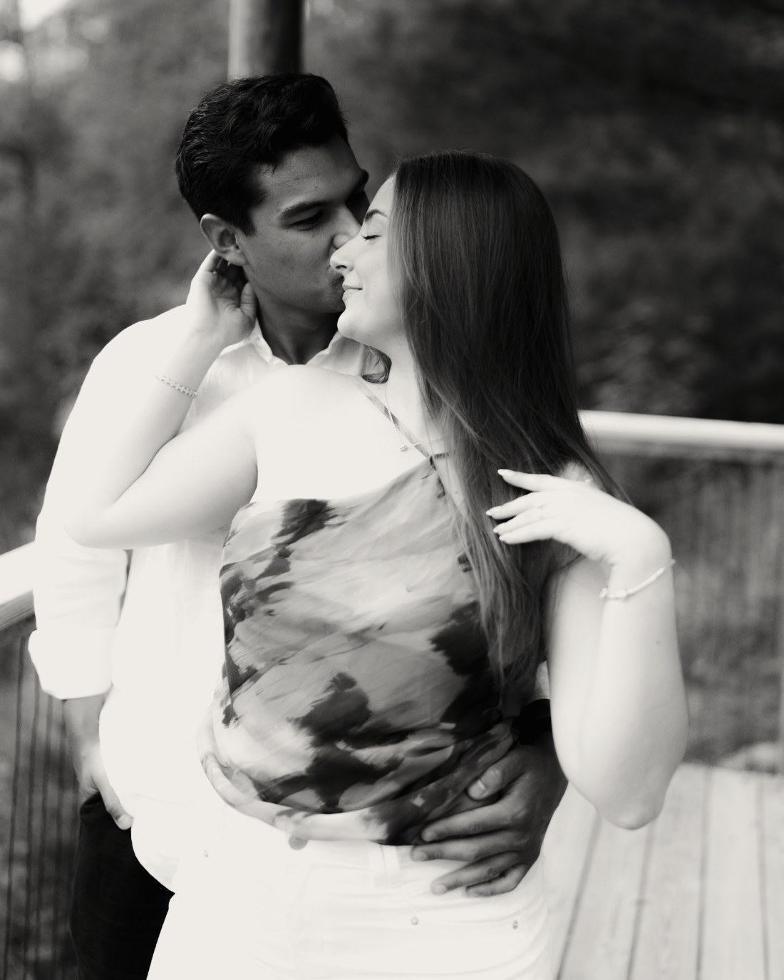 {{ couplePhotoAlt }}