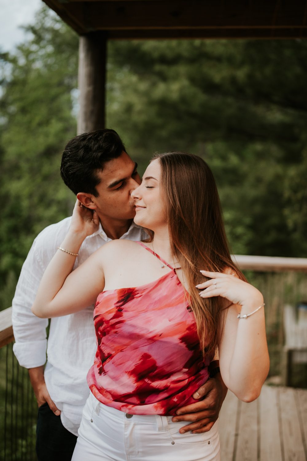 {{ couplePhotoAlt }}