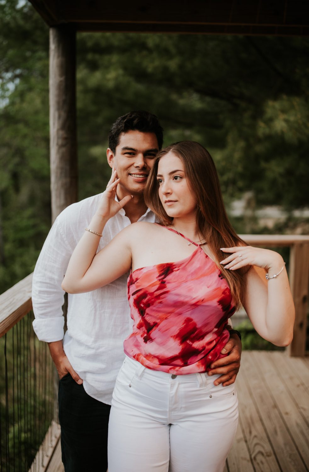 {{ galleryAltCouple }}