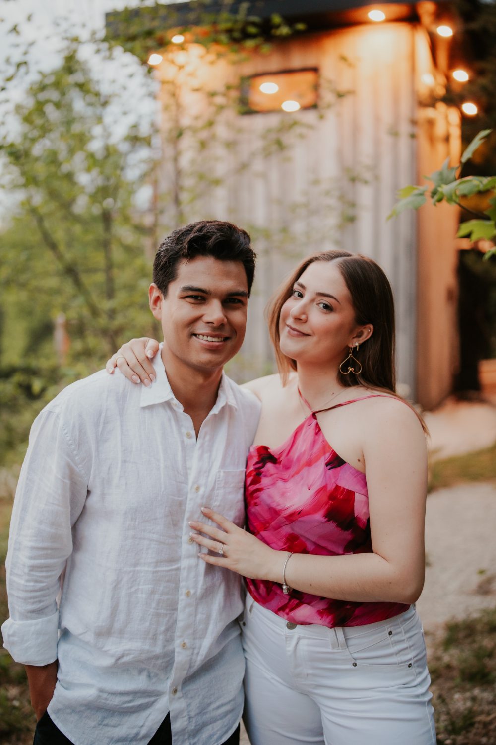 {{ galleryAltCouple }}