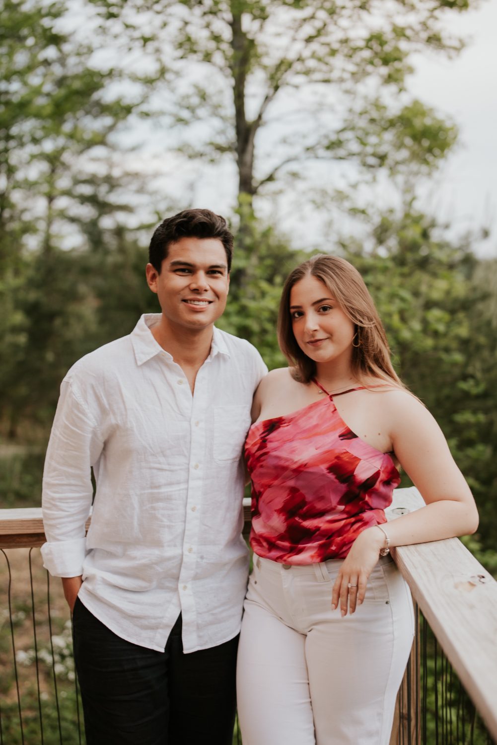 {{ galleryAltCouple }}