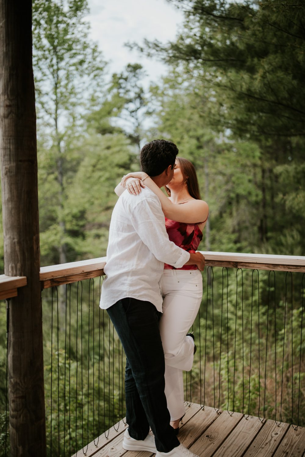 {{ galleryAltCouple }}
